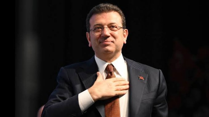 Adalyam07's tweet photo. Ortada para yok 
Dekont yok,belge yok, somut hiçbir delil yok.
Diğer tarafta,
Fon skandalında,ortada milyar milyar paralar var,
İsimler var,dekont var, makbuz var,
somut tüm deliller var ama cezaevinde yatan İmamoğlu.. https://t.co/gFLTuWTGWq