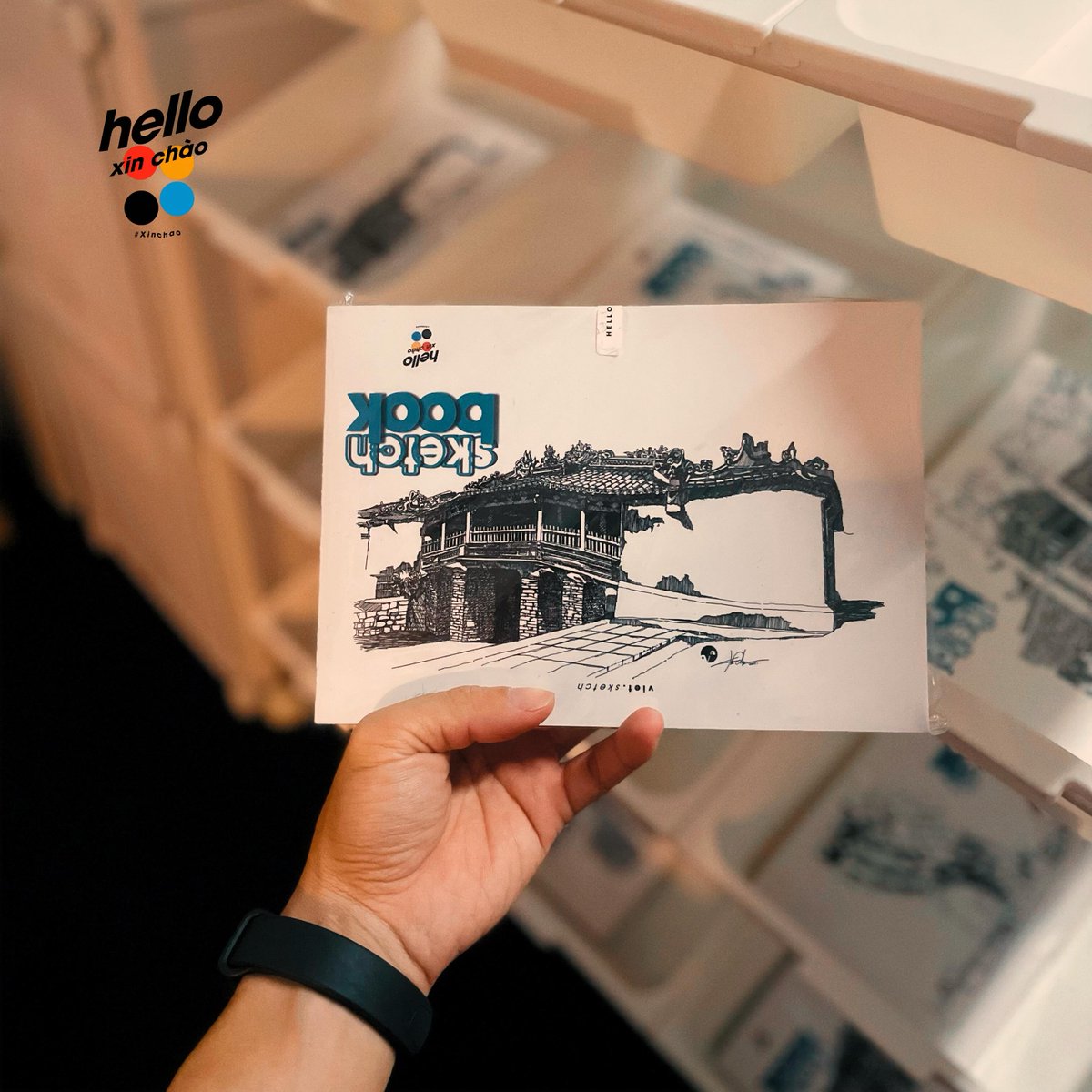 Ecenur75531818's tweet photo. Sắp ra mắt sketch book đầu tiên của Xin chào: nơi lưu giữ hành trình, góc phố, mái nhà và nhịp sống Việt qua từng nét vẽ. Mộc mạc, hoài niệm, đậm tình yêu nghệ thuật và di sản. https://t.co/AOjWLQUtZV