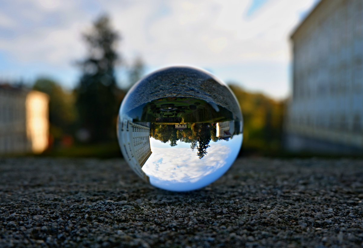 inkubatorr2's tweet photo. #cz #czechrepublic #lensball #koule #ball #lens #crystal #crystalball #kristal #kristalovakoule #fujifilm #fujifilmxt50 #zrcadleni #mirorring #priroda #nature #kromeriz https://t.co/mptRsJWMaU