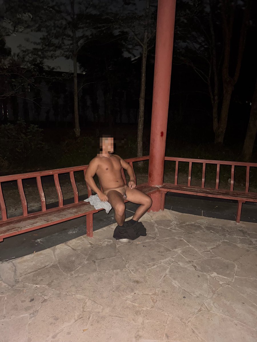 cmouyu's tweet photo. 收到天体的任务，傻逼玩自己的乳头上头差点忘了自己在什么地方，尽情释放自己下贱的天性，感觉会对这种感觉上瘾嘿嘿🤪
#贞操锁 #调教 #锁屌 #gay #骚逼 #狗奴   #欠操 #调教 #淫乱 #贱奴 #骚狗  #性瘾 #锁奴 #无脑 #控R #洗脑 https://t.co/mVWAM18pVU