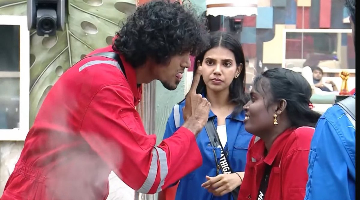uchiita67's tweet photo. Muniyama akka bayandha madhuri therla but shatiga dha bayandha madhuri theriyudhu😂

#BiggBossTamilSesson10 
#Shatiga #TTFVasan #Muniyamma https://t.co/H0mt42XjnB