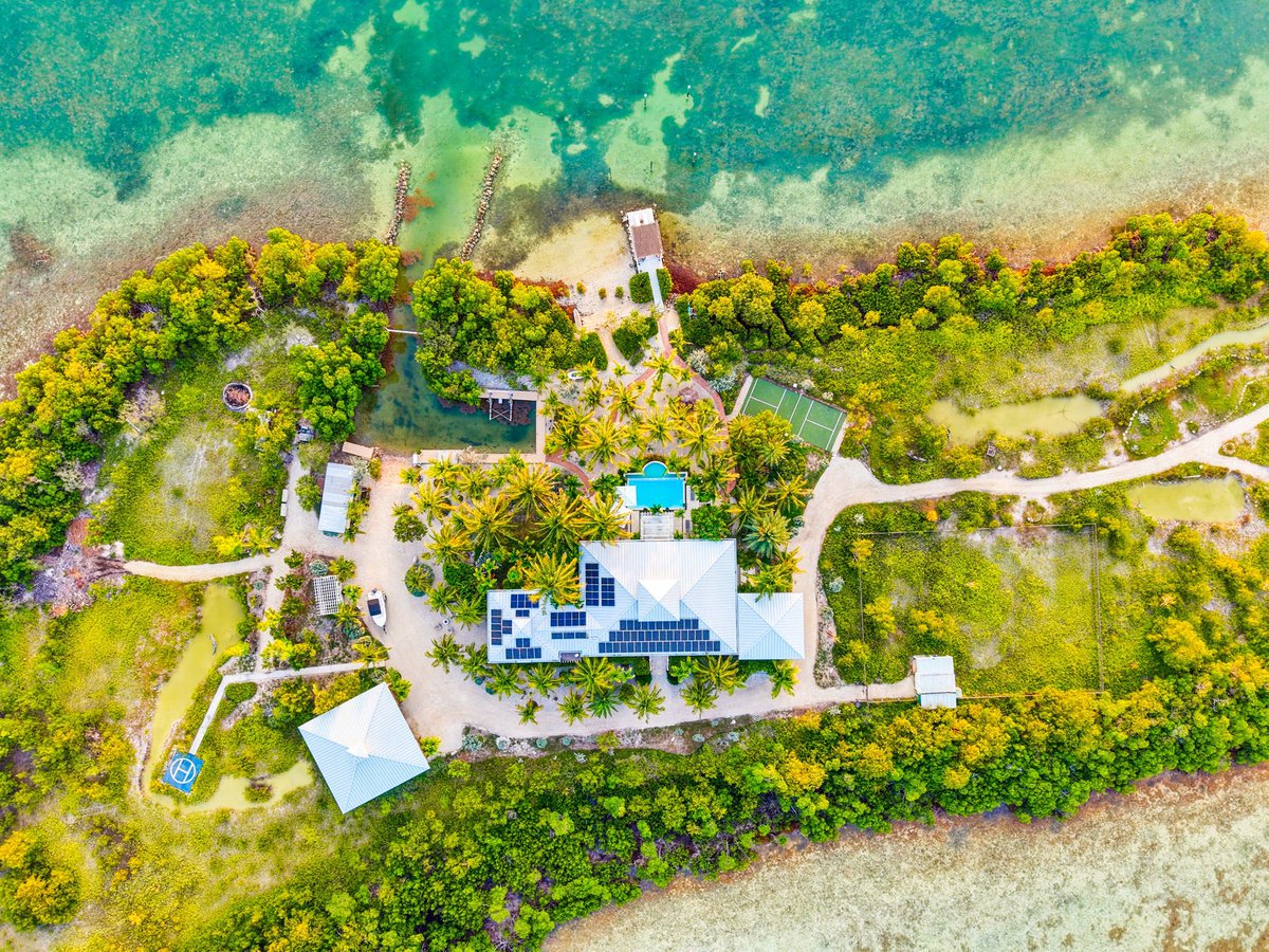 zillowgonewild's tweet photo. What’s stopping you from buying this 9.69 acre private  island off the Florida Keys for only $16,900,000 https://t.co/9aOm48FnUC