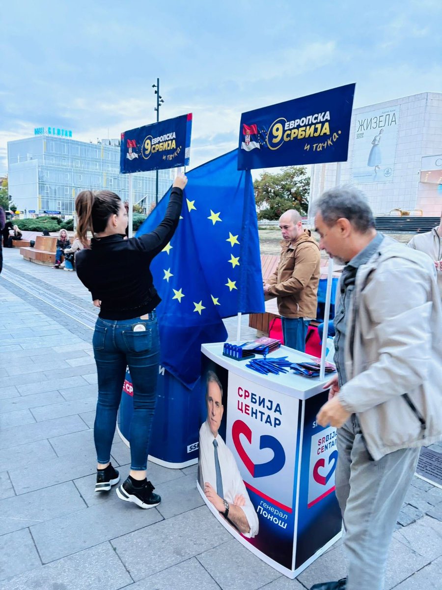SadSrce's tweet photo. Izadite na izbore i podržite listu broj 9- Evropska Srbija! 🇷🇸🇪🇺

Druženje i razgovor sa našim sugrađanima u centru Novog Sada. 

Srbija pripada Evropskoj uniji! https://t.co/EPB9Kqf2MH