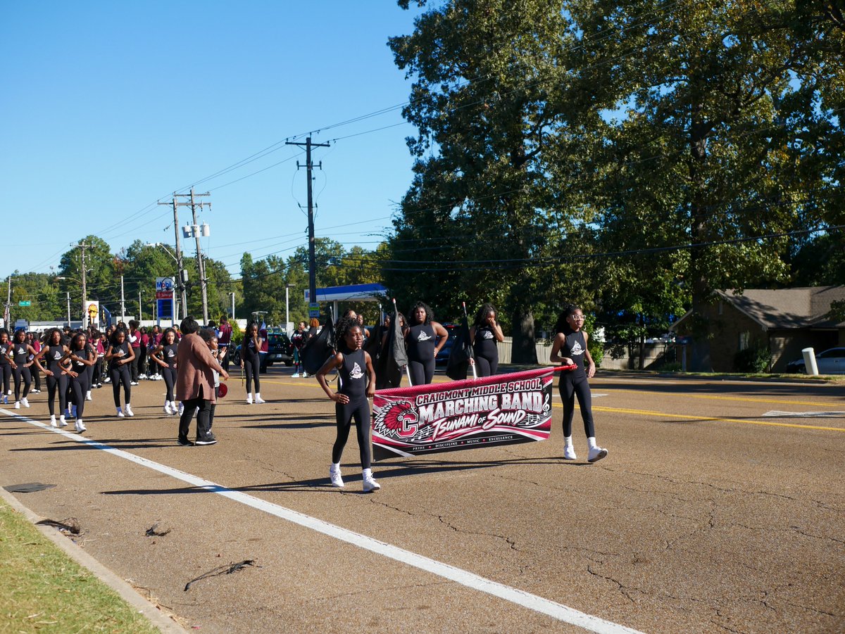 MSCSK12's tweet photo. Craigmont High School’s Homecoming parade and pep rally brought the school’s feeder pattern together for a celebration of school pride and community!

Students and staff from Brownsville Road, Raleigh-Bartlett Meadows and Craigmont Middle joined in the festivities. https://t.co/ggXpKls48O