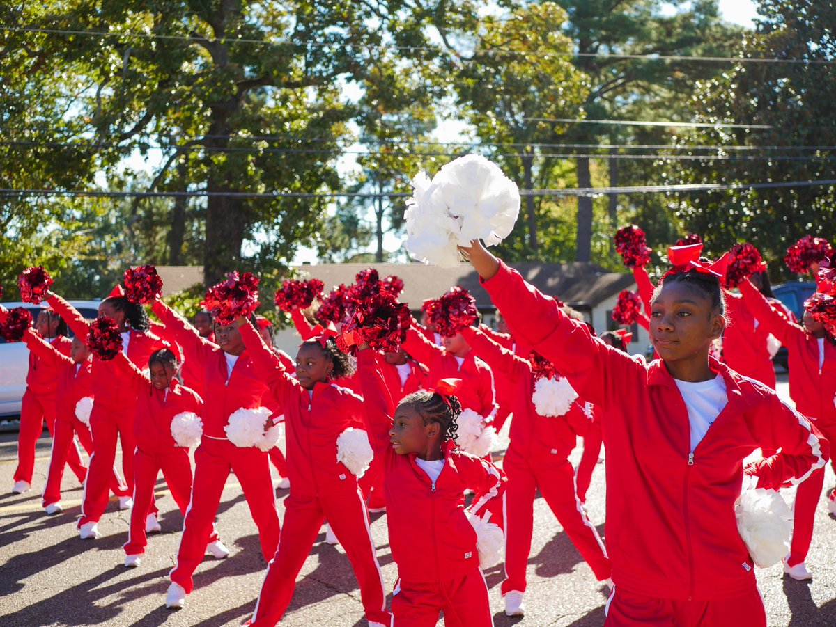 MSCSK12's tweet photo. Craigmont High School’s Homecoming parade and pep rally brought the school’s feeder pattern together for a celebration of school pride and community!

Students and staff from Brownsville Road, Raleigh-Bartlett Meadows and Craigmont Middle joined in the festivities. https://t.co/ggXpKls48O