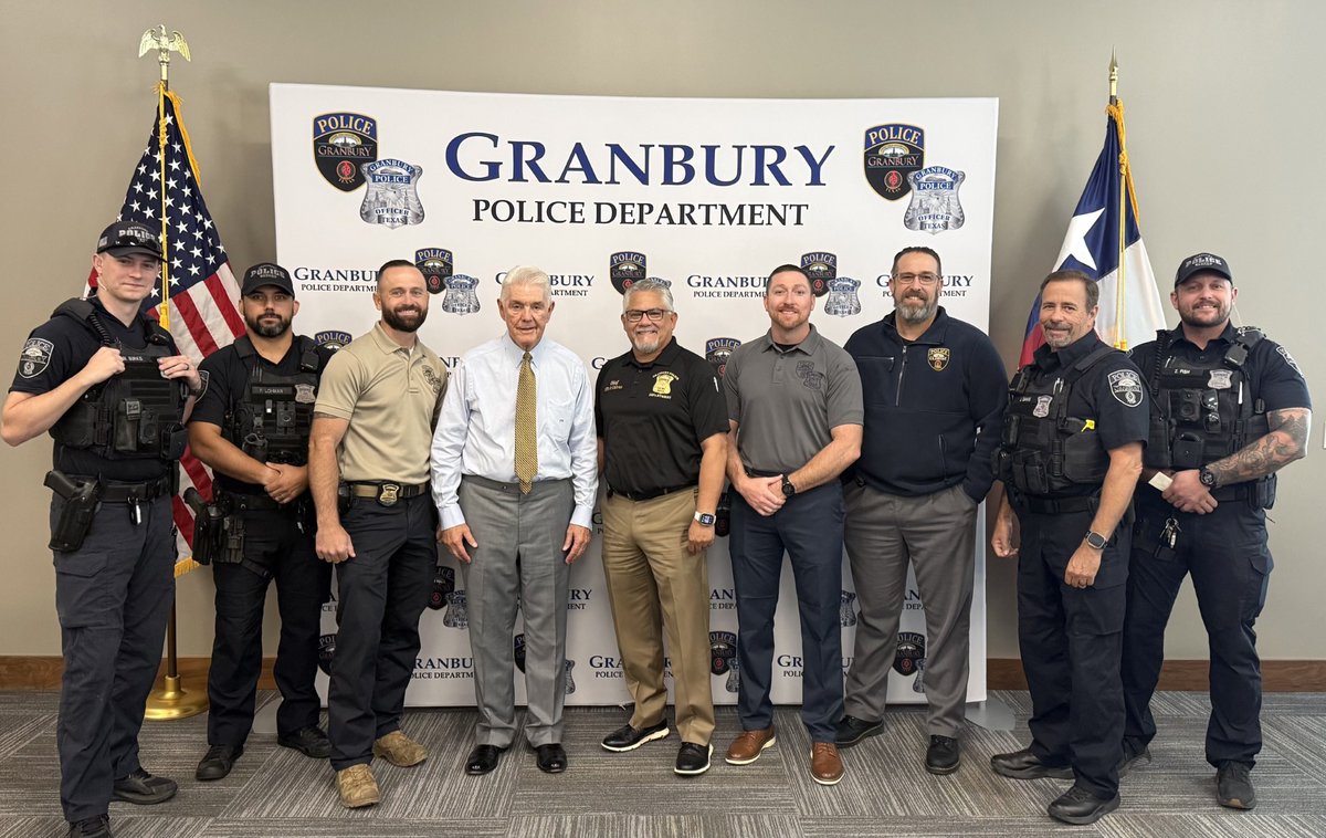RepRWilliams's tweet photo. I stopped by the Granbury Police Department to thank our brave officers for their service to the community.   

My office and I brought by water and Gatorade as a small token of our appreciation.  

We must always stand behind the men and women in blue and oppose efforts to defund or attack our law enforcement officers.