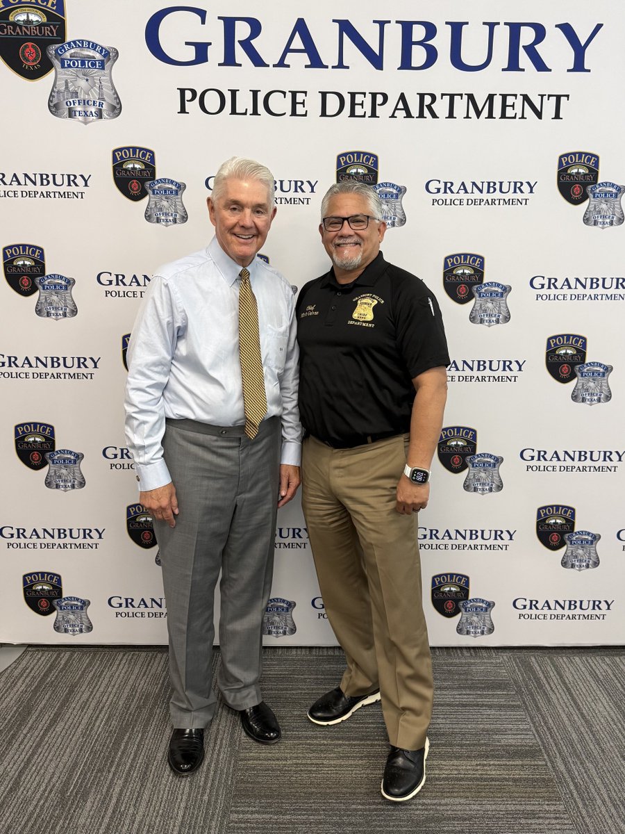 RepRWilliams's tweet photo. I stopped by the Granbury Police Department to thank our brave officers for their service to the community.   

My office and I brought by water and Gatorade as a small token of our appreciation.  

We must always stand behind the men and women in blue and oppose efforts to defund or attack our law enforcement officers.