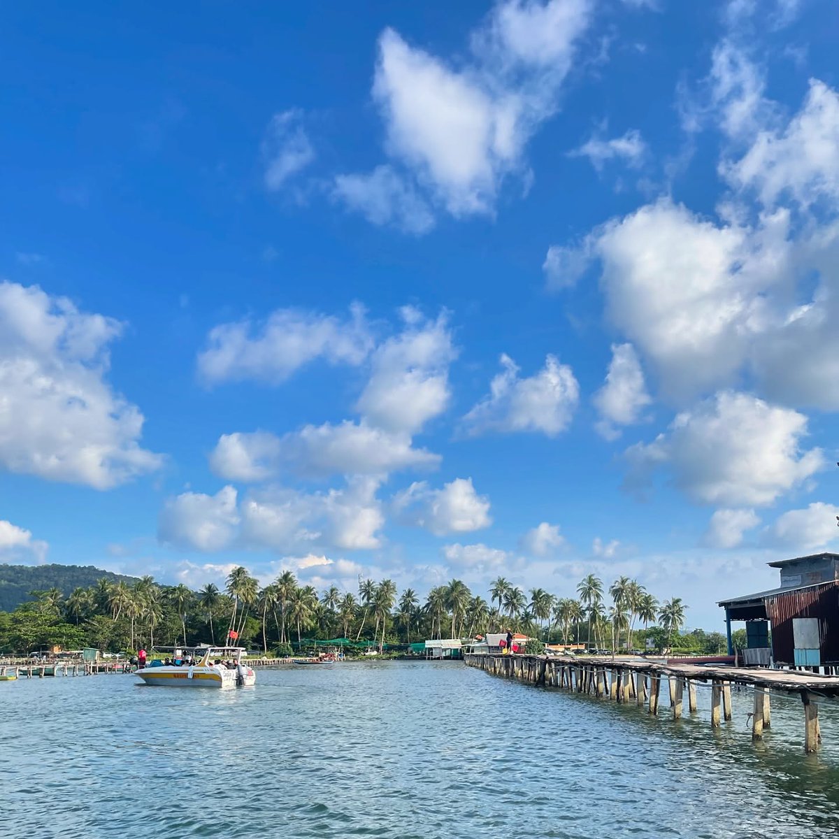 JehniferG's tweet photo. Thời tiết đẹp thế này, lên balo khám phá Rạch Vẹm, Phú Quốc thôi. Thưởng thức hải sản tươi sống, gỏi cá trích đặc sản và trải nghiệm cano ra mũi Hàm Rồng. https://t.co/MmyJ2WZw0t