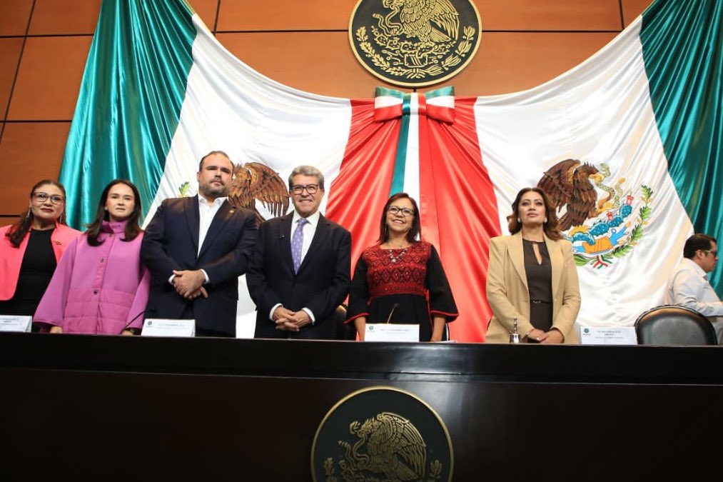 Letamaya's tweet photo. Acudí a la @Mx_Diputados para comparecer ante legisladoras y legisladores de la Comisión de Bienestar, como parte de la Glosa del 2º Informe de Gobierno de la presidenta @Claudiashein.

En un ejercicio democrático, y a nombre de la Secretaría de Bienestar, presentamos los avances y resultados de las políticas de #Bienestar, que nacen del amor al pueblo y de la lucha histórica por la justicia social. 

Al pueblo nos debemos y al pueblo informamos. ❤️🇲🇽
#ComparecenciaBienestar #LetiRamírez