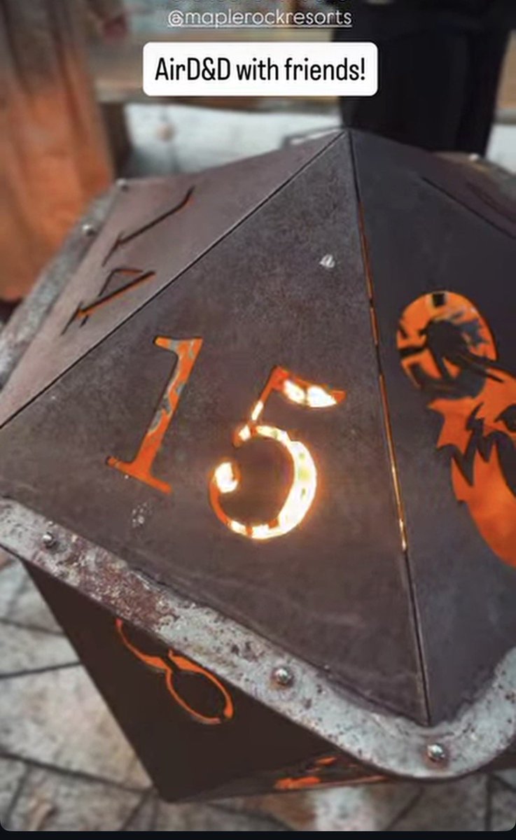 lLisFan1's tweet photo. Katy has been reunited with Stephs 20 sided dice in more ways than one.
#lifeisstrange https://t.co/ZZSJTHLLtw