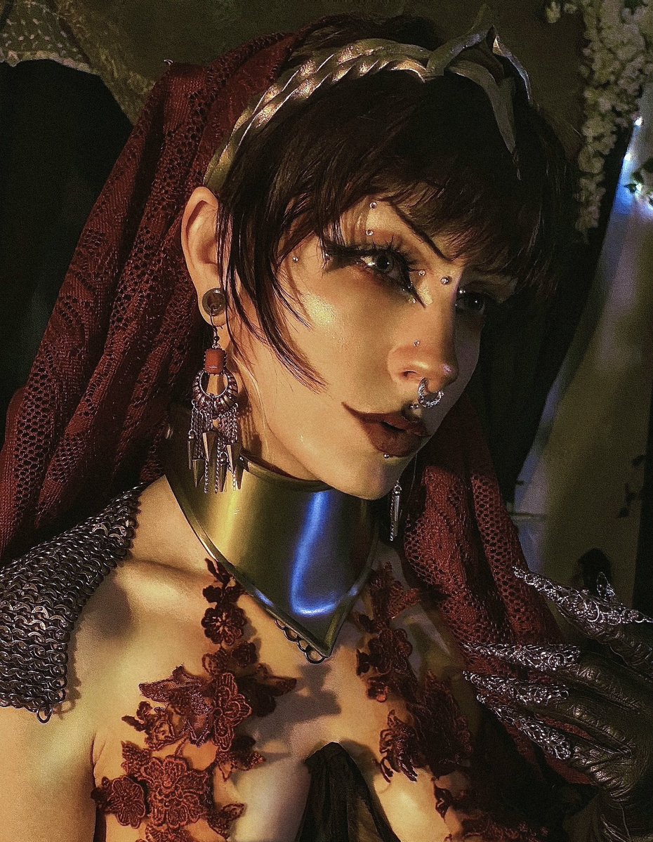 kaybeb0p's tweet photo. Morrigan inspired Knight https://t.co/KjRYzhNTkv