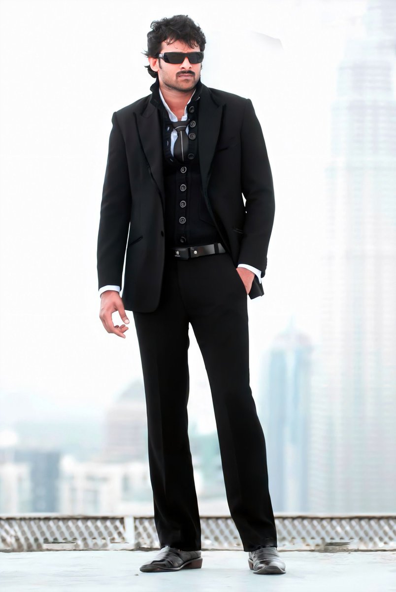 MeherRamesh's tweet photo. Happy Birthday My Dear Deadly 
#Billa 🖤 మెరుపే మనిషైతే వుంటాదిలా 🎶
#RebelStar #Prabhas ❤️ #PrabhasBirthday ❤️ https://t.co/bsyaaEQ2sn
