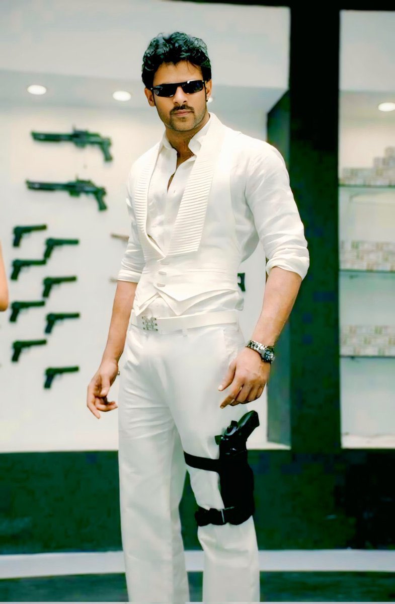 MeherRamesh's tweet photo. Happy Birthday My Dear Deadly 
#Billa 🖤 మెరుపే మనిషైతే వుంటాదిలా 🎶
#RebelStar #Prabhas ❤️ #PrabhasBirthday ❤️ https://t.co/bsyaaEQ2sn