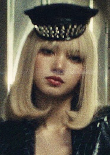 hourlydollisa's tweet photo. look at this doll face https://t.co/o2YZ1kLsCP