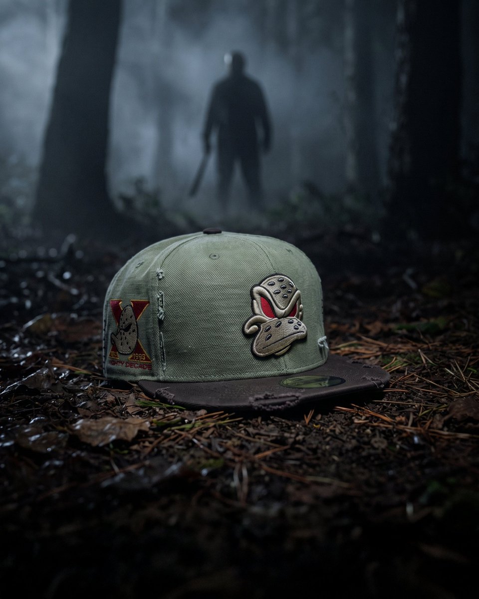 TopperzStore's tweet photo. SPOOKY OCTOBER SHOCKDROP 🚨🦆 NOW ONLINE

The ultimate Ducks Halloween special: distressed sage green 59FIFTY with masked duck logo &amp; red eyes. ‼️ Excluded from all discounts. ‼️ Limited stock only. https://t.co/oZ0p8gF08j