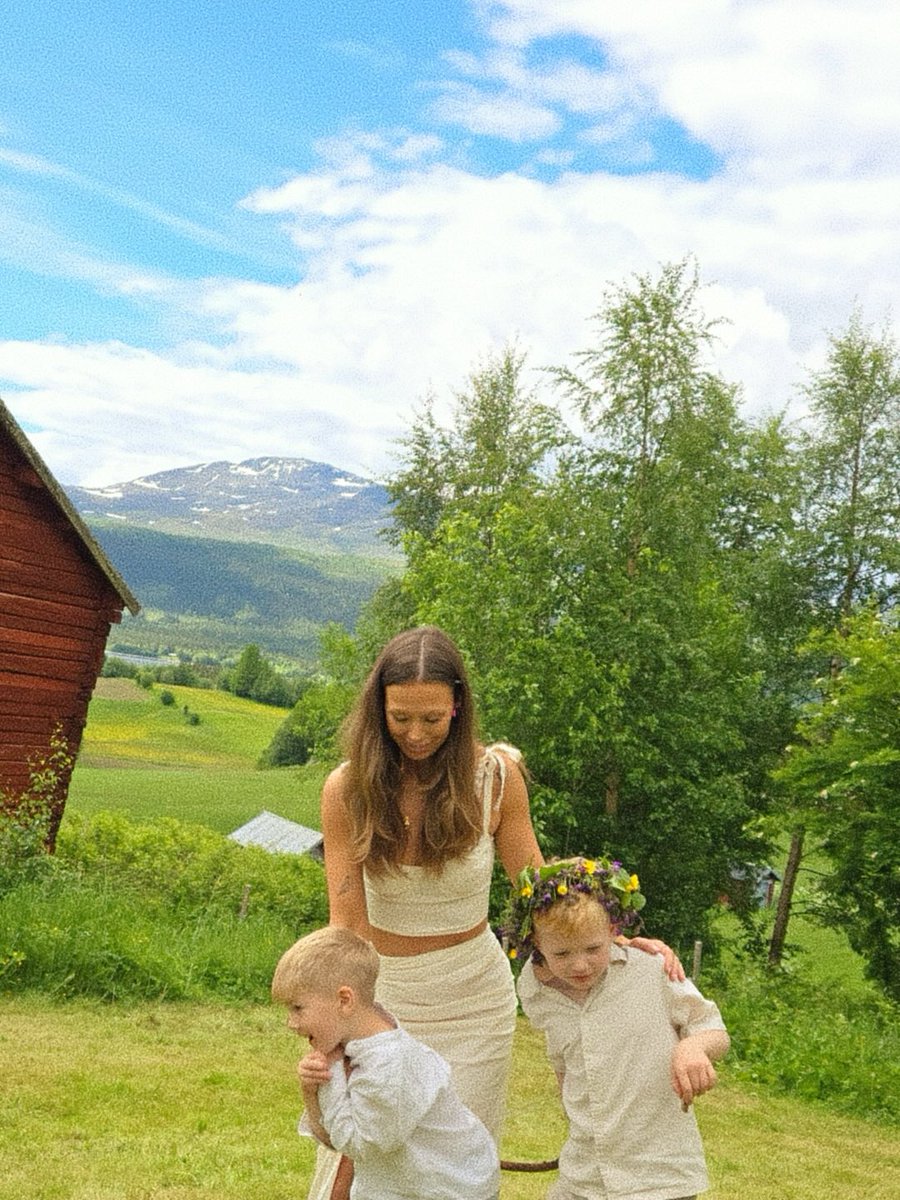 AmaraDpPeter4Da's tweet photo. midsommardröm https://t.co/79s7LeSC9s