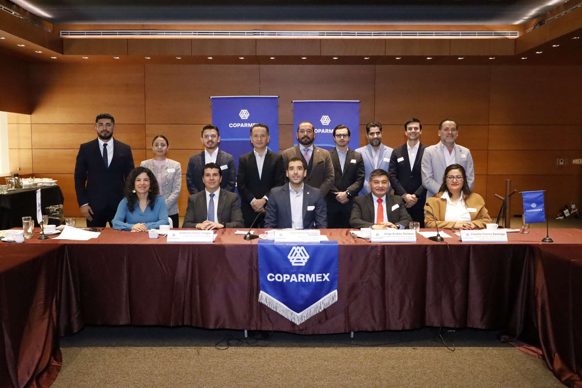 Coparmex's tweet photo. 🔵 #JuntasNacionales | En sesión conjunta de las Comisiones Nacionales de Energía y de Desarrollo Ecológico y Sustentable, presididas por @cauhdez y Sandra Valentina López Hernández, respectivamente, abordamos alternativas de financiamiento para las pequeñas y medianas empresas a través de soluciones energéticas y sustentables.

💬 Nos acompañó Siddharta Flores Villegas, Subdirector de Organismos Financieros Internacionales de @bancomext y @NafinOficial. Asimismo, contamos con la participación de Jorge Andrés Soriano, Subdirector de Pequeños Usuarios de Energía, y Claudia Correa Santiago, Subdirectora de Usuarios de Patrón de Alto Consumo, ambos de la @CONUEE_mx.

⚡ Estas alternativas abren oportunidades para que más empresas accedan a financiamiento e incorporen soluciones energéticas sustentables a sus operaciones.