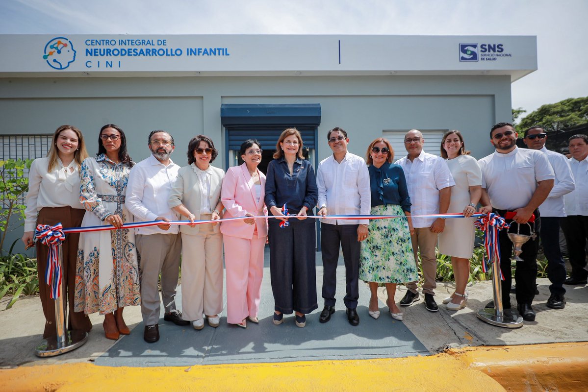 ViceRDo's tweet photo. Con la inauguración de la Unidad de Neurodesarrollo del Voluntariado Jesús con los Niños, en el Hospital Pediátrico Dr. Arturo Grullón 🏥, seguimos ampliando las oportunidades para que más niños, niñas y adolescentes reciban atención especializada y el acompañamiento necesario para desarrollar sus capacidades.

#RaquelPeña
#VicepresidenciaRD