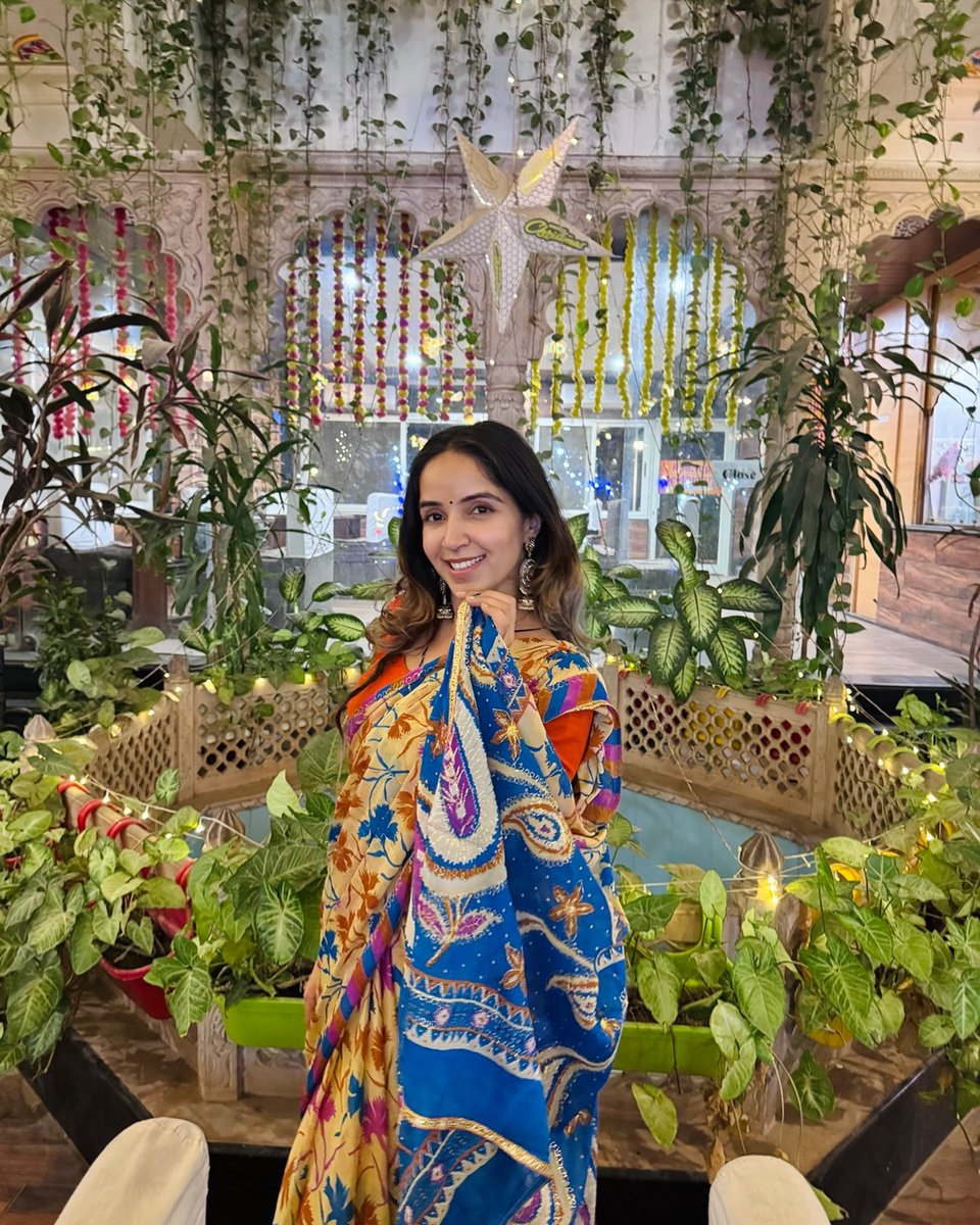 LloretYaiza's tweet photo. A timeless love for sarees. https://t.co/hhGFpJKlob