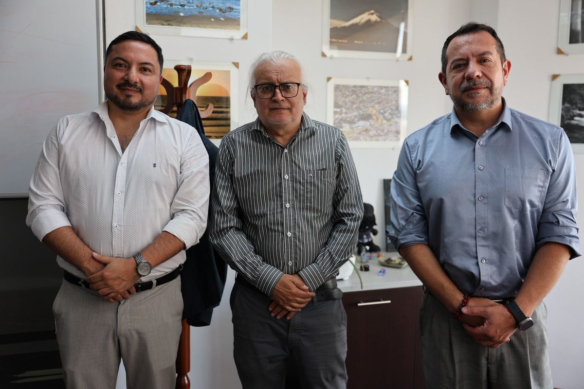 ces_ec's tweet photo. #ReunionesCES | Paúl Medina, presidente de la Comisión Permanente de Doctorados, mantuvo una reunión con autoridades de la Escuela Politécnica Nacional (@EPNEcuador) con el objetivo de realizar una asistencia técnica y abordar aspectos relacionados al programa de doctorado en Matemática.
