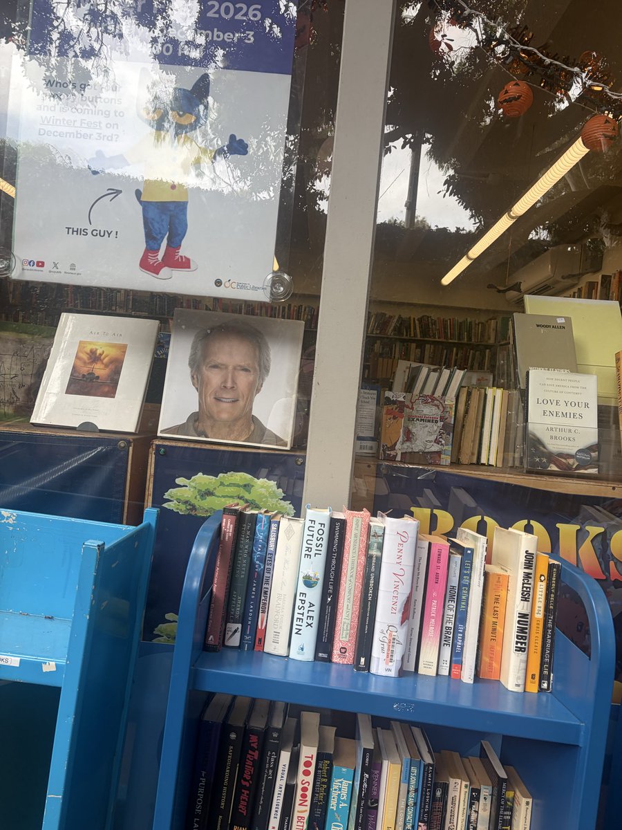 AlexEpstein's tweet photo. Life highlight: my two-year-old spotted Fossil Future at a bookstore in Laguna Beach. https://t.co/aRGXRFJutu