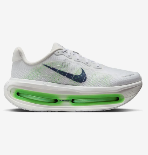 Heskicks tweet picture