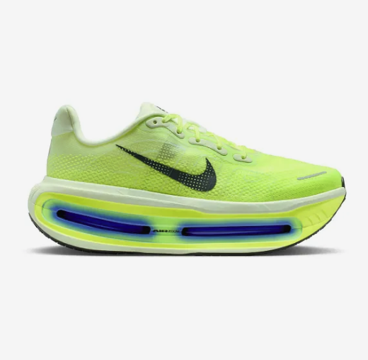 Heskicks tweet picture