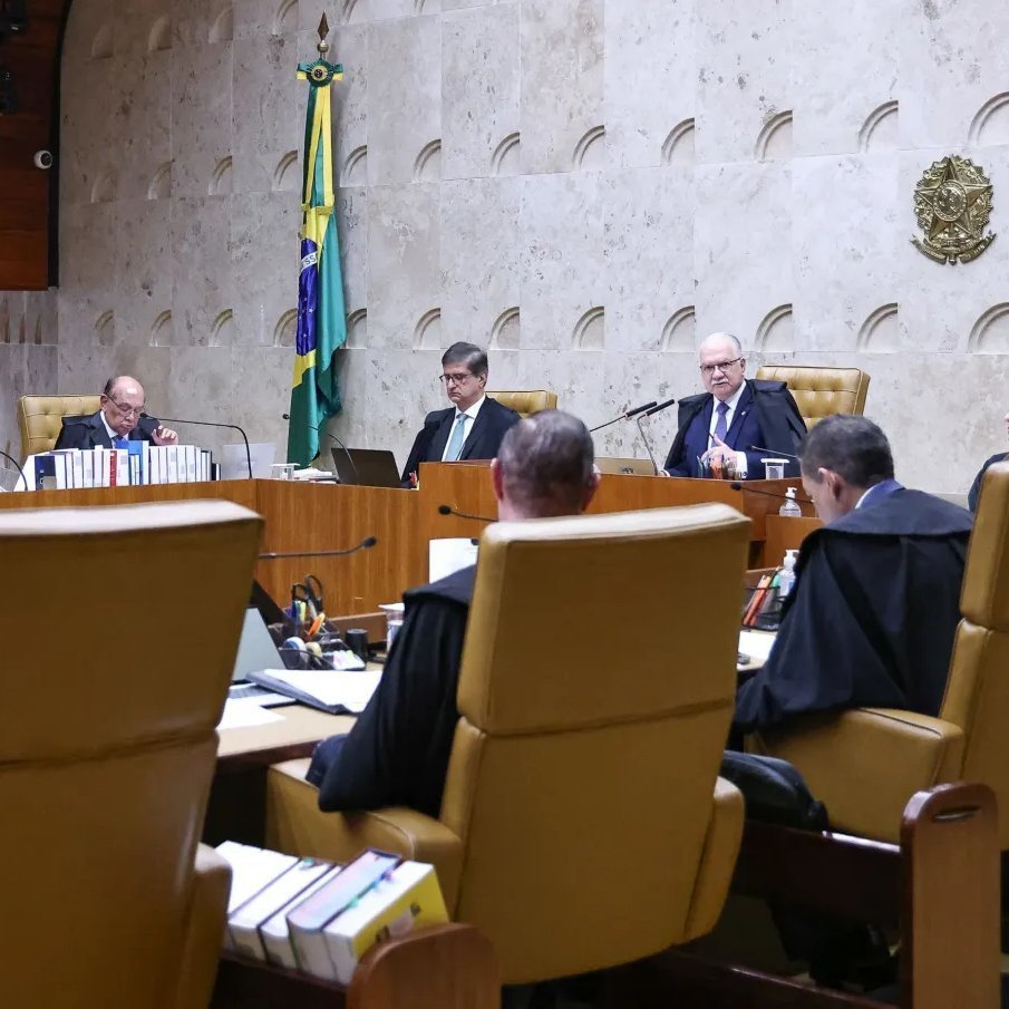 republiqueBRA's tweet photo. 🚨 ⚖️ ATENÇÃO: Ministros do STF articulam possível revisão criminal para ANULAR a condenação de Jair Bolsonaro, em uma estratégia de pacificação diante do cenário eleitoral favorável a Flávio Bolsonaro e de um Senado majoritariamente de direita. https://t.co/Ugf3OBtG36