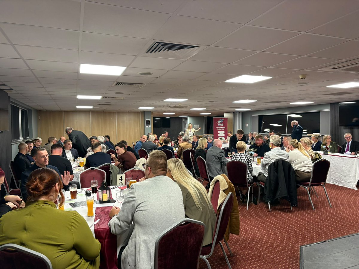 SUFCOfficial's tweet photo. 🗣️ 𝐒𝐏𝐎𝐑𝐓𝐒𝐌𝐀𝐍'𝐒 𝐃𝐈𝐍𝐍𝐄𝐑
𝘈𝘯 𝘦𝘷𝘦𝘯𝘪𝘯𝘨 𝘸𝘪𝘵𝘩 𝘋𝘦𝘢𝘯 𝘚𝘢𝘶𝘯𝘥𝘦𝘳𝘴, 𝘩𝘰𝘴𝘵𝘦𝘥 𝘣𝘺 𝘑𝘰𝘩𝘯 𝘚𝘵𝘪𝘭𝘦𝘴

A great evening so far in the MKM Executive Lounge with some great stories from Dean Saunders and John Stiles.

#UTI #IRON https://t.co/PhPFm3WIr4