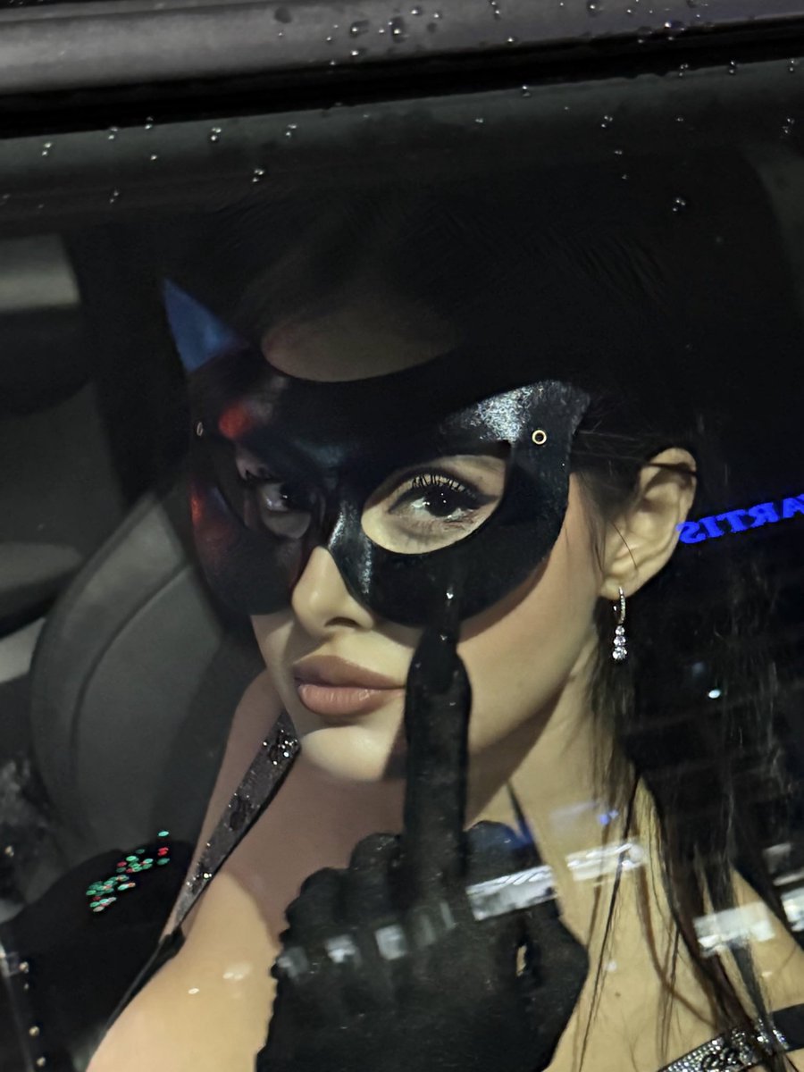 VismaraMartina's tweet photo. #catwoman 🐈‍⬛ https://t.co/RPZzfMrEpJ