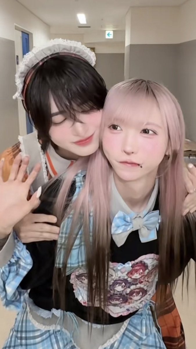 2nicide's tweet photo. 🔎 たろ　ほっぺ　めり込み https://t.co/55dXeJdAB7