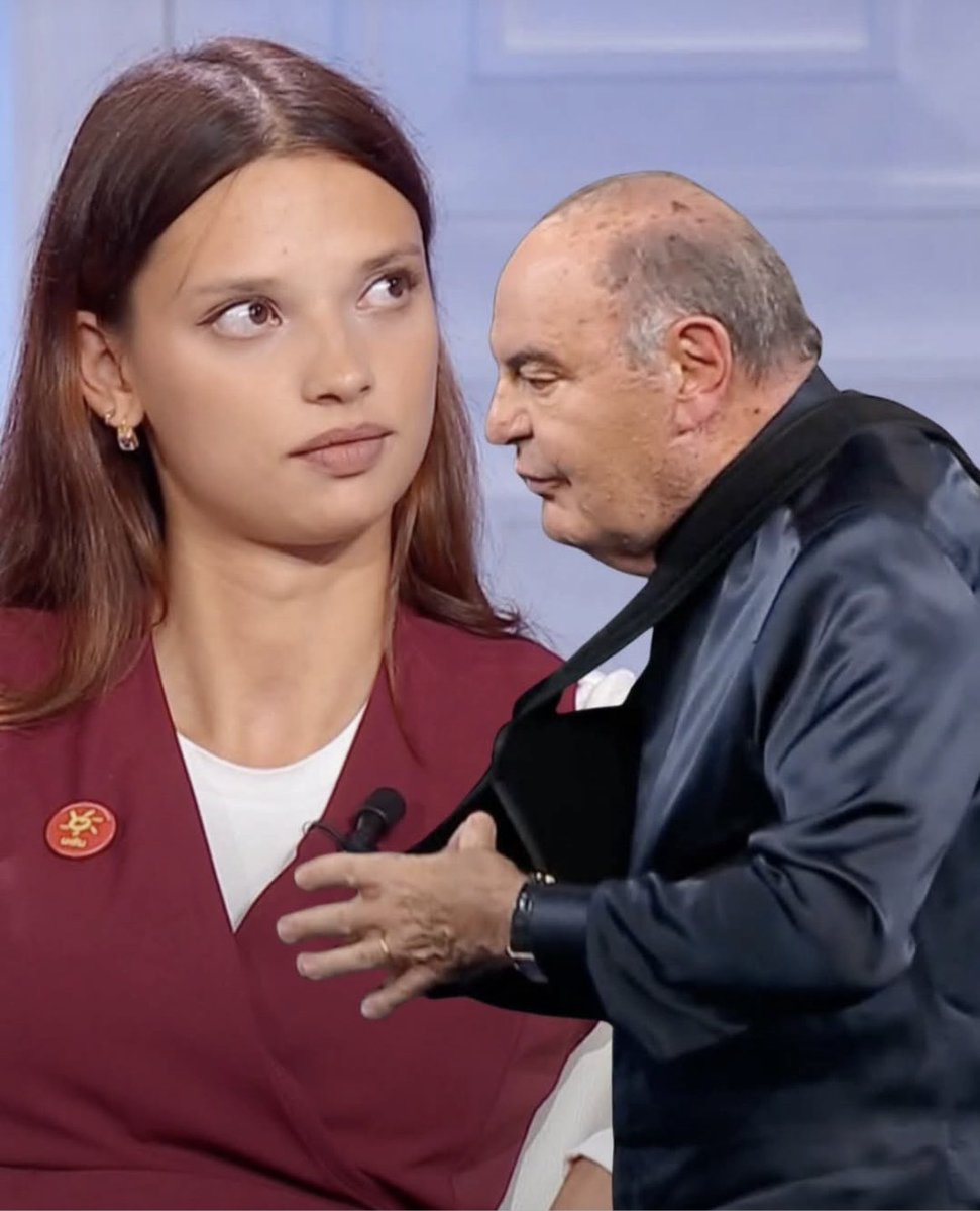 MicheleBonates3's tweet photo. Cafone, maleducato, presuntuoso e arrogante.
Moralmente pietoso, professionalmente disgustoso.
Senza dignità alcuna.
Non sarà ricordato come un giornalista. https://t.co/pEY04dUKbJ