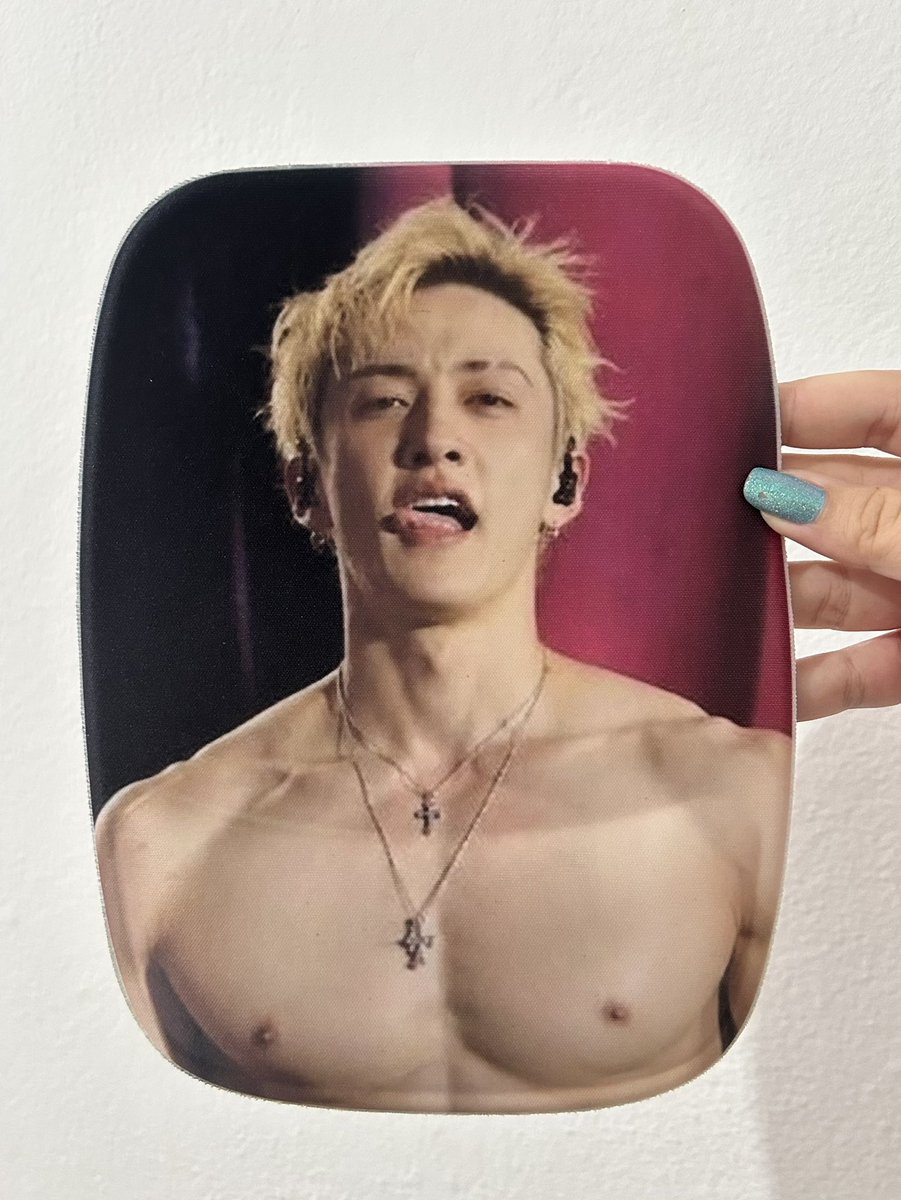 woolfchan_'s tweet photo. ATUALIZAÇÕES !!!!!

finalmente tenho em mões meu mousepad peitões do chan 
ESTOU CURADA OBRIGADA MEU DEUS 😭🙌🏻 https://t.co/A1rIDnG5mo