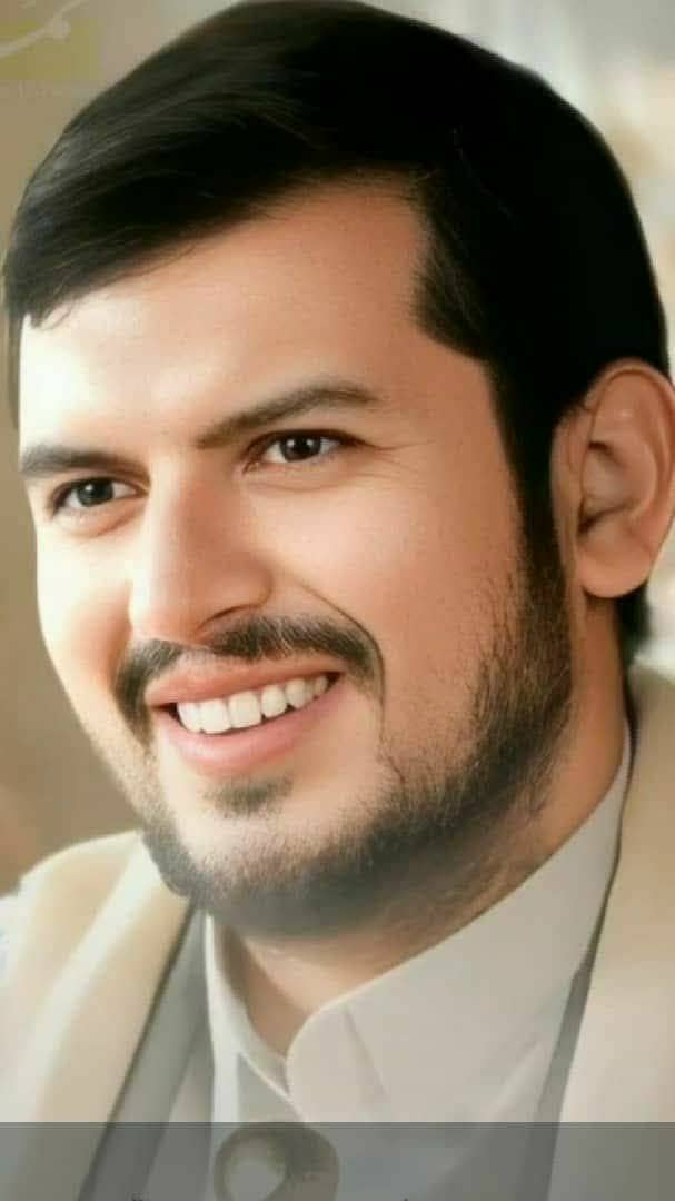 Rema_20_0's tweet photo. عذرا يااساتذه العالم
فمعلّمي لم يكن يومًا معلّمًا لصفٍّ أو مرحلة، ولم تنتهي رسالته بانتهاء درسٍ أو عامٍ دراسي؛بل كان صوتًا تعلّمنا منه الثبات، والصبر، والعزيمة، 
سيدي
لم أجد لوصف أثرك في نفسي كلماتٍ تكفي، ولا في اللغة عبارةً تفي حقّك
سلام الله عليك https://t.co/dxat7cpIRg