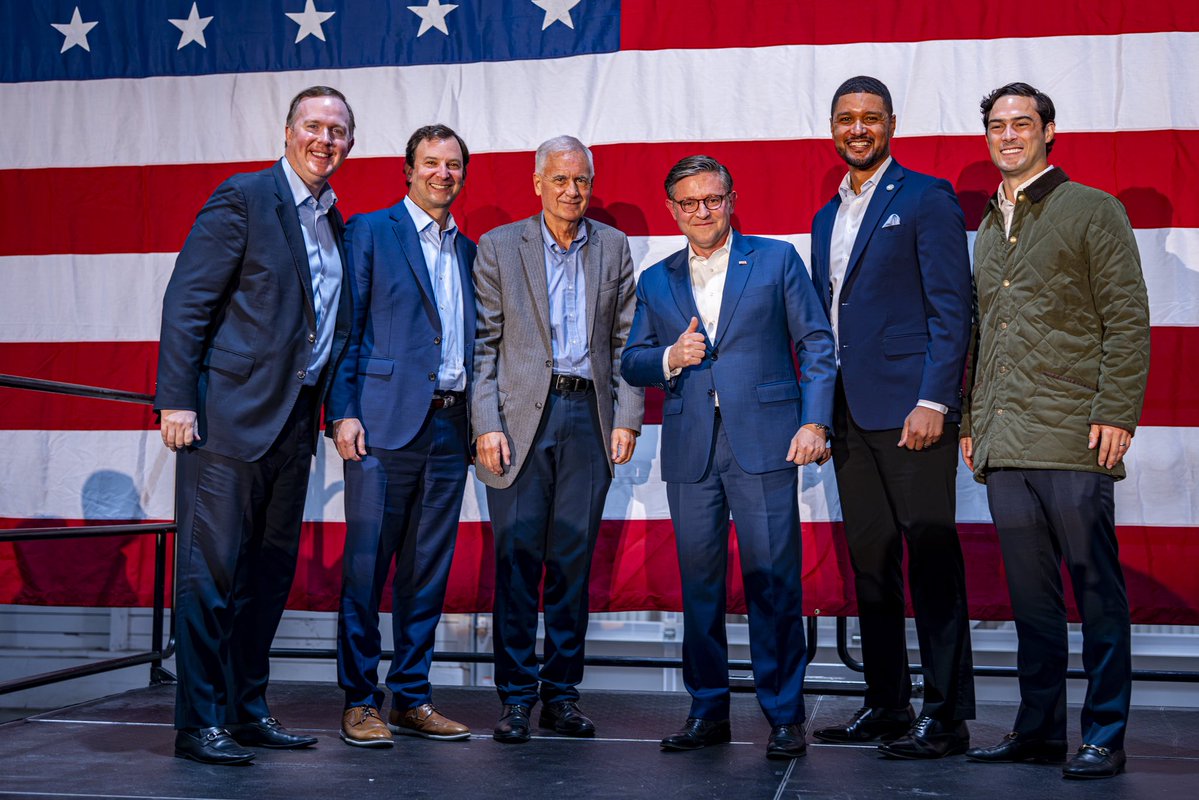 KevinLincolnCA's tweet photo. My grandfather was a Mexican immigrant who worked for 40 years at a cannery just down the road from the Port of Stockton. He earned his citizenship the same year he retired. My family and I are honored to have returned to the Port of Stockton with Speaker of the House @MikeJohnson 

In 12 days, we're sending a Marine to Congress so working families can afford the American Dream again. We're the Central Valley. We serve. We sacrifice. And we never give up! #CA13