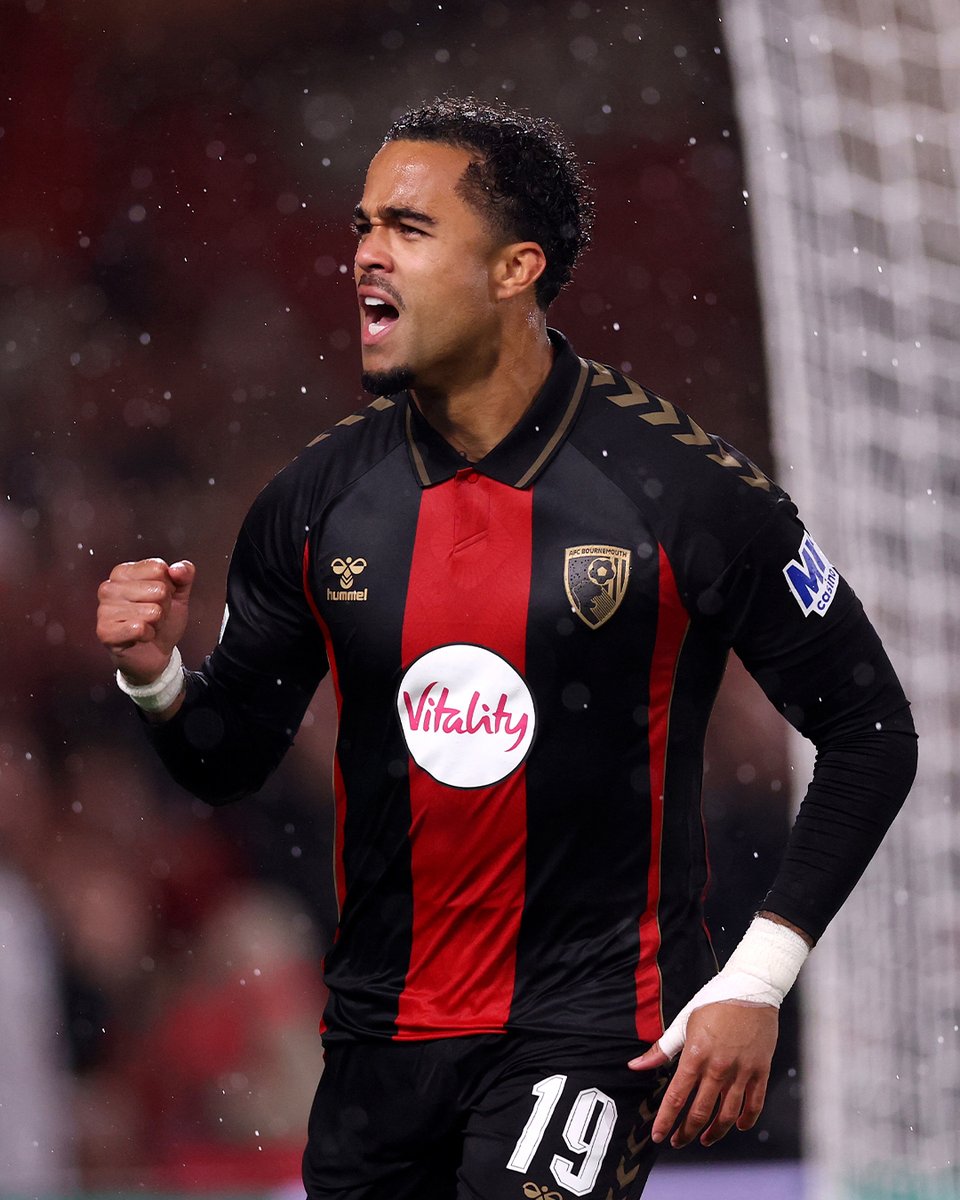 EuropaLeague's tweet photo. Kluivert inside 10 minutes for Bournemouth 💪

#UEL https://t.co/VtjJ3cANgx