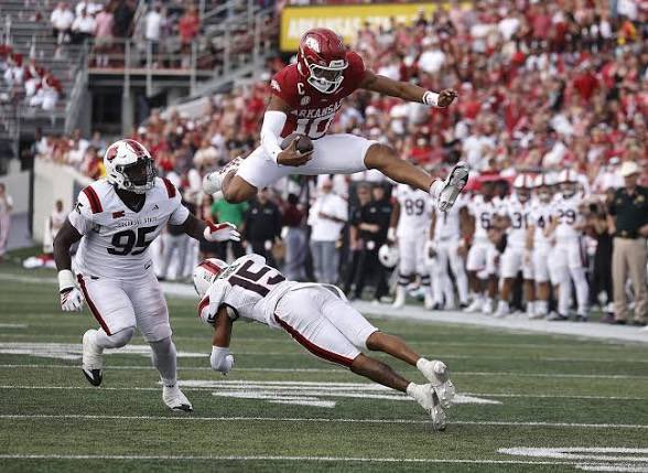 QuanDaDon1103's tweet photo. Repost! Arkansas State Offered!! #redwolves @On3 @247Sports @AStateFB https://t.co/JsP3jDJYQO
