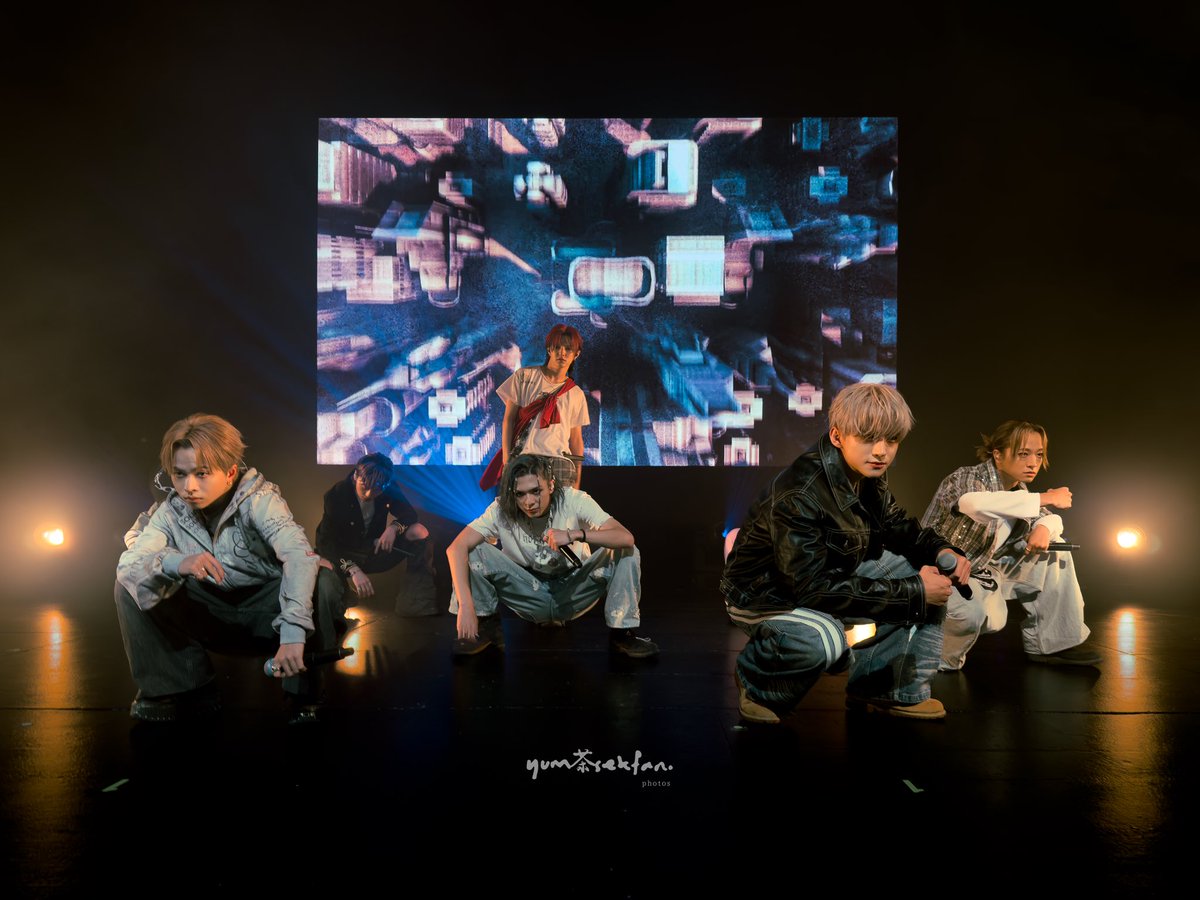 poseeteaveetea's tweet photo. @oneoreight__ 

#ONEOREIGHT #1OR8 #ONEOREIGHT_V8 #ONEOREIGHT_V8_SG https://t.co/E0Fsary3Xa