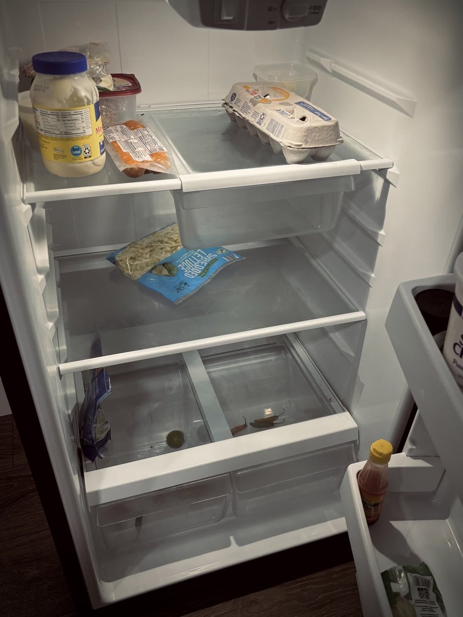 Taylorrsqf's tweet photo. By tomorrow afternoon, my food stuff will finish. I have been checking my kitchen and I can see that what remains will not last beyond tomorrow.if some one help me with Apple Card 😭 https://t.co/ekhG7GzgzY