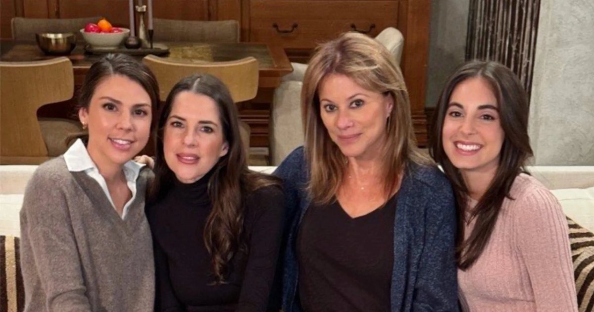 soaptopias's tweet photo. This picture breaks my heart now 💔 #AlexisDavis will have none of her daughters on the show anymore ‼️👀 #GH #GeneralHospital #ABC https://t.co/ikEPlfKo1C