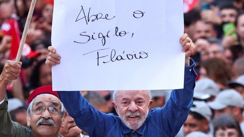 lulelayfox's tweet photo. @Metropoles Pra isso ele tem tempo, queremos saber do sigilo! Ou vai por mais condições? #AbreOSigiloFlavioRachadinha https://t.co/IBiGuKA5ra