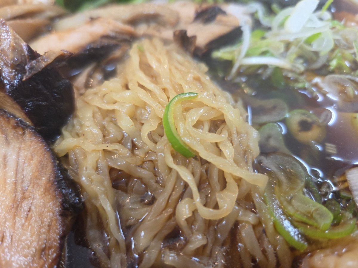 Suikyo2015's tweet photo. 味の大西 高麗店
神奈川県中郡大磯町高麗3-1-15
土･日･月･祭定休（不定休あり）

チャーシューワンタンメン
たっぷり過ぎるスープを小田原系最細平打麺が毛細管現象で持ち上げるシステム。
営業時間が短い上に不定休ありのため、予めプランB-Cを用意すべし。 https://t.co/VKV1x81Z0n