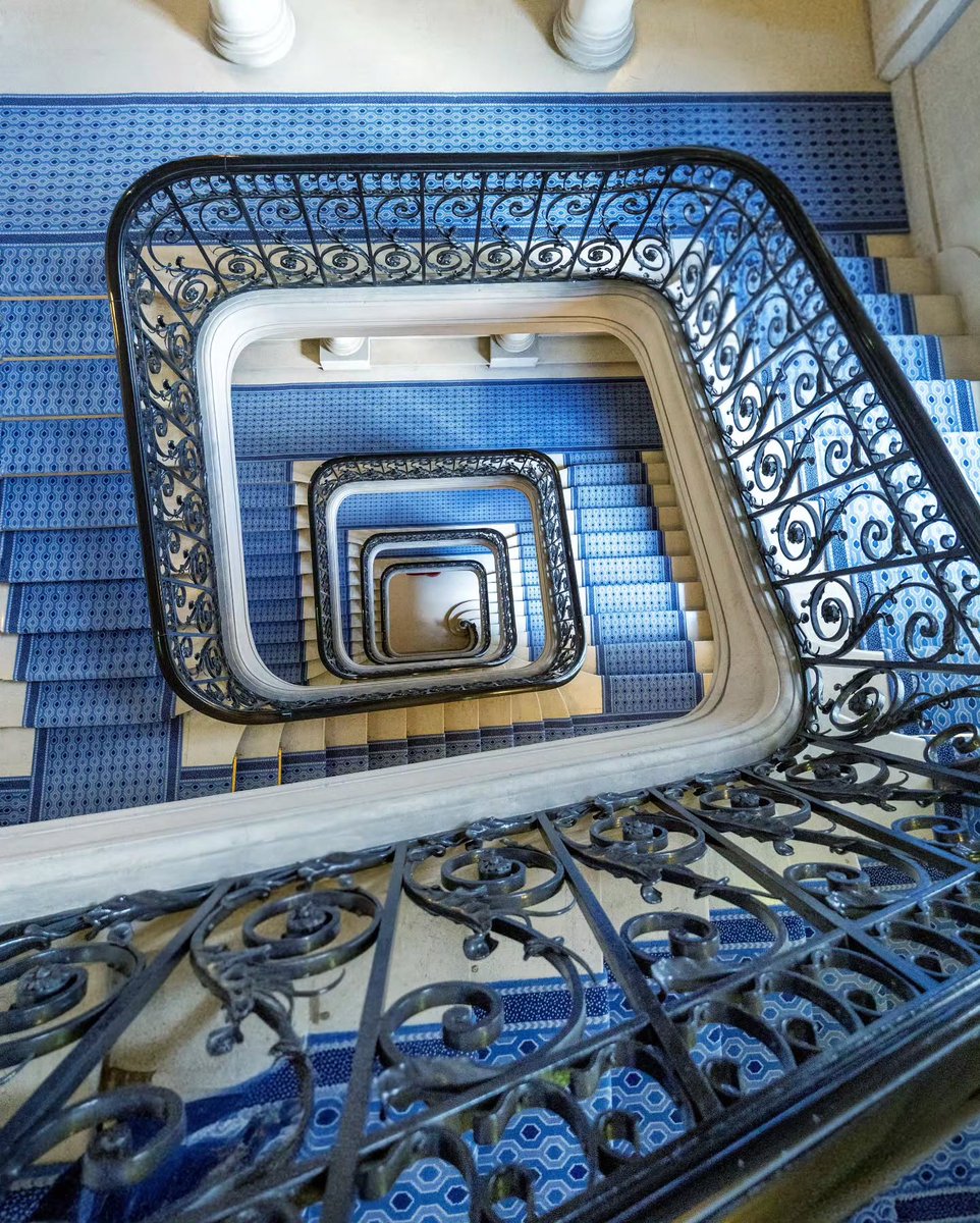 44_yagmur's tweet photo. 3e volet. Passion escaliers à la Cour des comptes : du grand escalier du palais Cambon à l’escalier d’honneur, en passant par un élégant colimaçon en bois. À découvrir les 19 et 20 septembre 2026. Merci @courdescomptes. https://t.co/zZz8Kesios