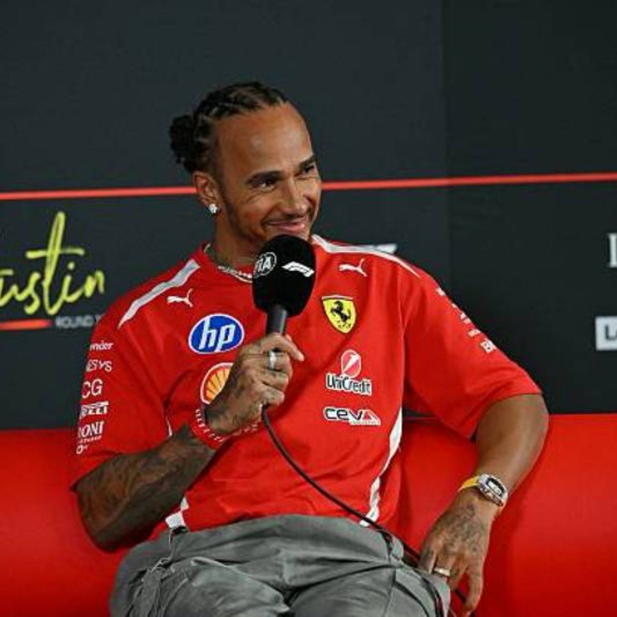 HourlyLewisH's tweet photo. Lewis Hamilton https://t.co/EaSYPEqJAb