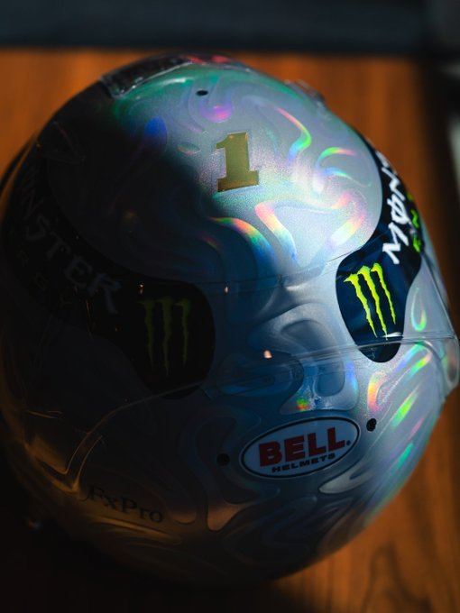 AlertaF1's tweet photo. Casco de Lando Norris para el fin de semana en Austin, dedicado al sponsor de McLaren Gemini. https://t.co/6UbibfqlGw