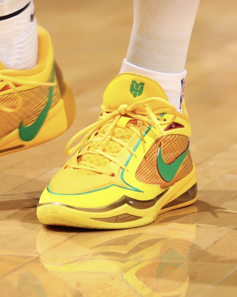 SLAMKicks's tweet photo. Tyler Herro’s been cooking up Sabrina By You colorways since the first model, so it’s only right he got his own PE for Vol. 4 🔰 https://t.co/fRBj0ouq1N