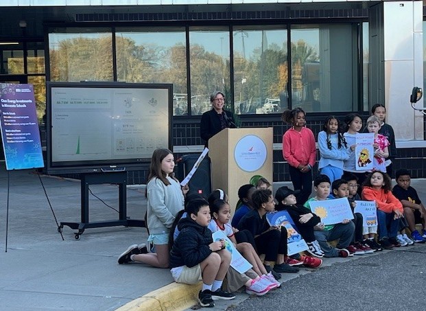 MNCommerce's tweet photo. Minnesota is on track for 400 solar-powered schools by 2026—double the number before Commerce launched Solar for Schools. Nearly 200 grants are helping schools cut energy costs and boost hands-on learning. Learn more: https://t.co/aU4Wvewdbo https://t.co/02a6WAi91a