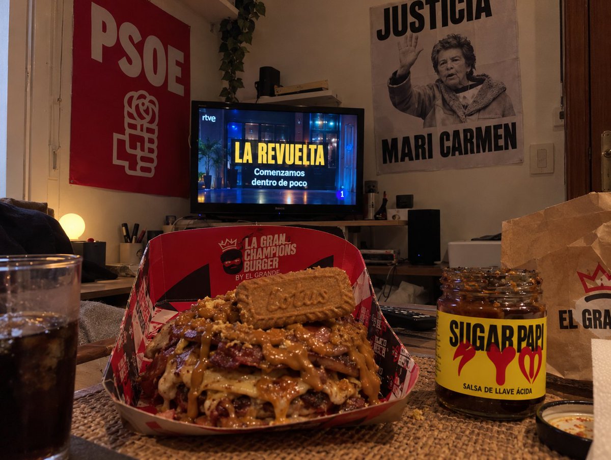 Nanosecso's tweet photo. Aqui preparado para ver a nuestro perro 🫡🐕🌹 https://t.co/pDOW21gKtv