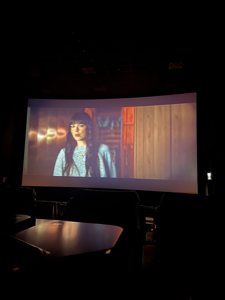 1willgrowwingss's tweet photo. My friend asking the Ai mid a movie to explain the story https://t.co/WiciAAxSHc