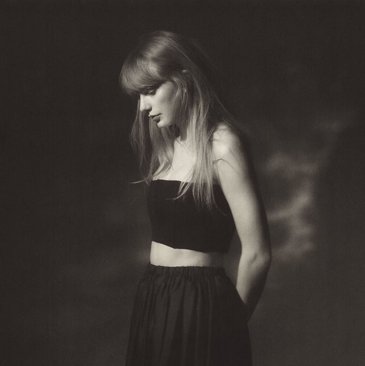 chartstswifty's tweet photo. Maya Hawke on which song she would pick to represent Taylor Swift in the American anthology of poetry:

“But Daddy I Love Him or betty. They tell a full story, like epic poetry. They do it without using clichés; they tell an original story that plays on themes and historical ideas. And I think they’re just, like, very fully thought-through, extremely complete epic journeys. And to do a journey like that in such a condensed amount of time, it’s just concentrated humanity, you know?”
